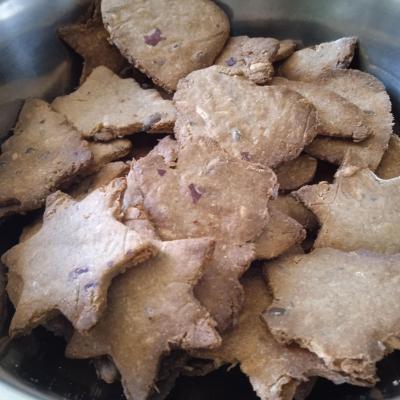 Crackers aux oignons rouges